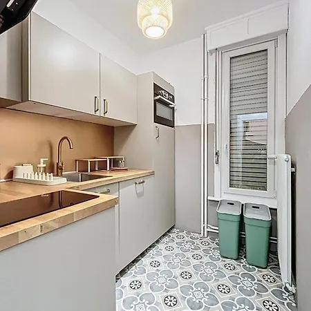 Duplex De La Place De *