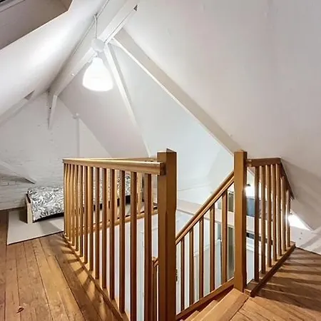 Duplex De La Place De Διαμέρισμα *