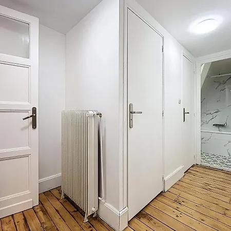 Duplex De La Place De Διαμέρισμα *